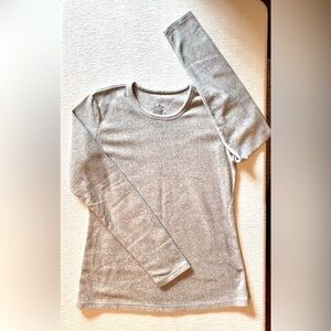 NWOT’s Cuddl Duds Climate Right Light Gray Long Sleeve Top, Size Medium